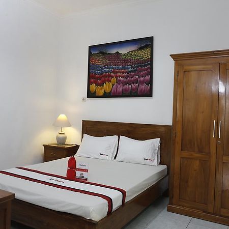 Reddoorz Near Adisucipto Airport Hotel Yogyakarta Kültér fotó