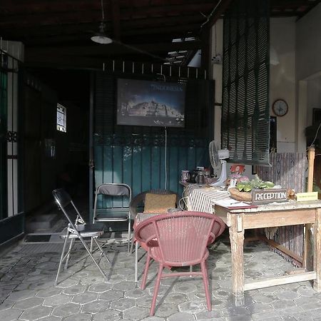 Reddoorz Near Adisucipto Airport Hotel Yogyakarta Kültér fotó