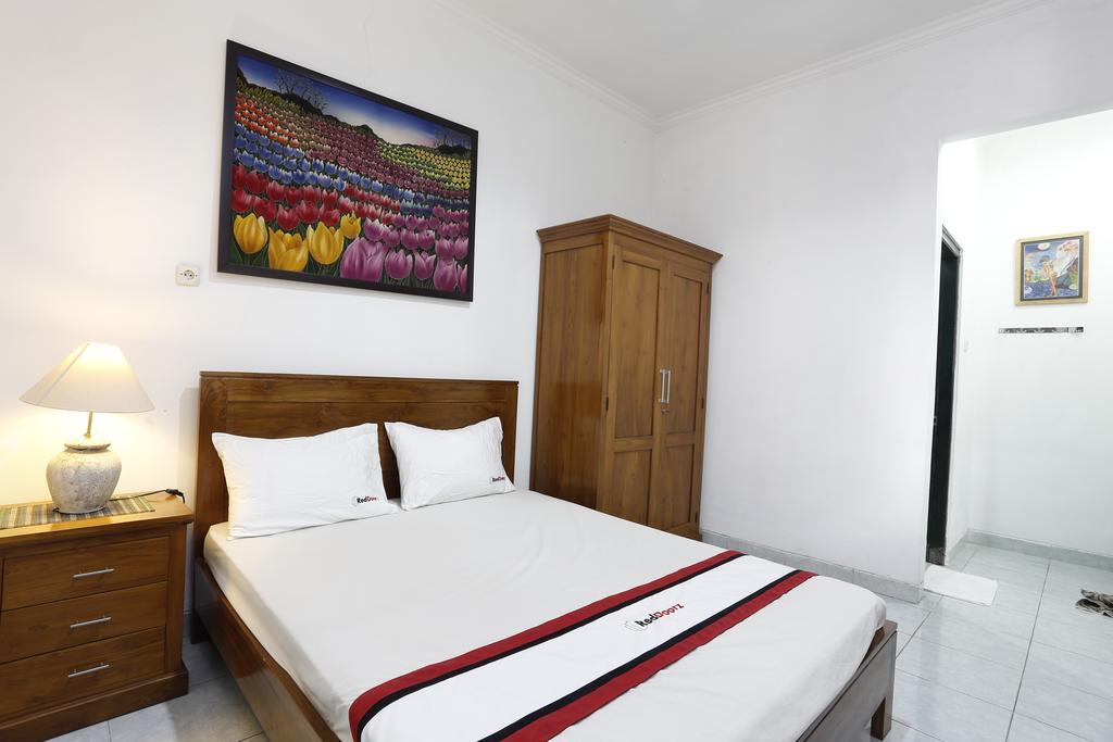Reddoorz Near Adisucipto Airport Hotel Yogyakarta Kültér fotó