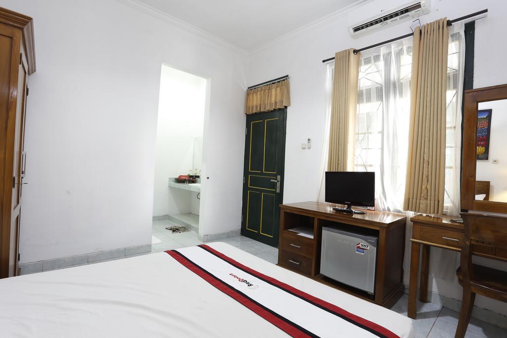 Reddoorz Near Adisucipto Airport Hotel Yogyakarta Kültér fotó