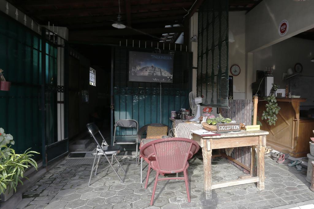 Reddoorz Near Adisucipto Airport Hotel Yogyakarta Kültér fotó